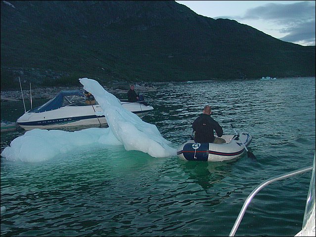 20030720_04_Tasiussaq_isbjerg_flytning.jpg